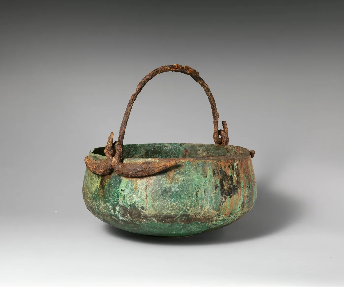 Bronze cauldron with swinging handle (Etruscan, ca. 550 BCE)