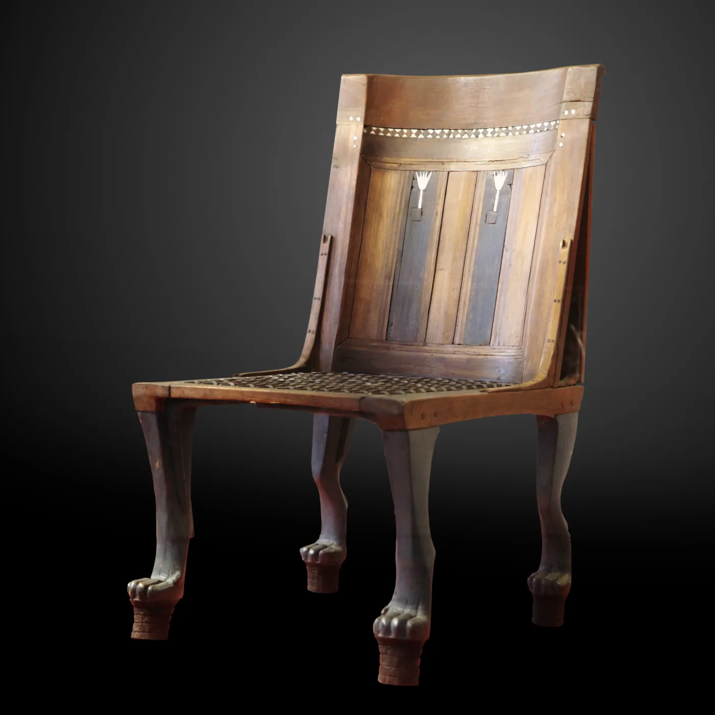 Chair with a back (Egypt, between 1550 and 1186 BCE, Louvre)