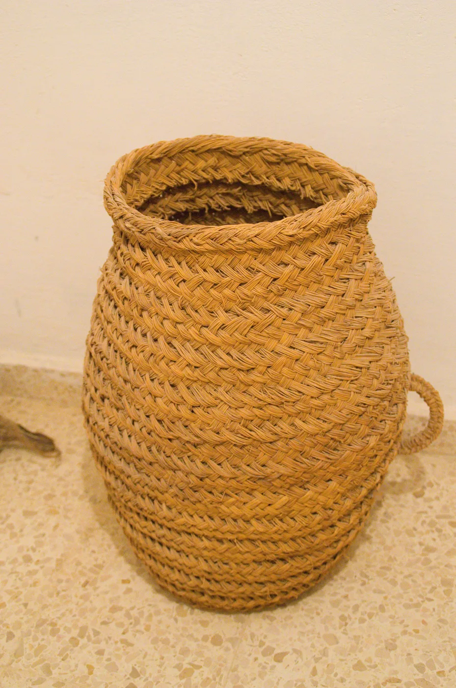 Large woven basket for storing and transporting goods