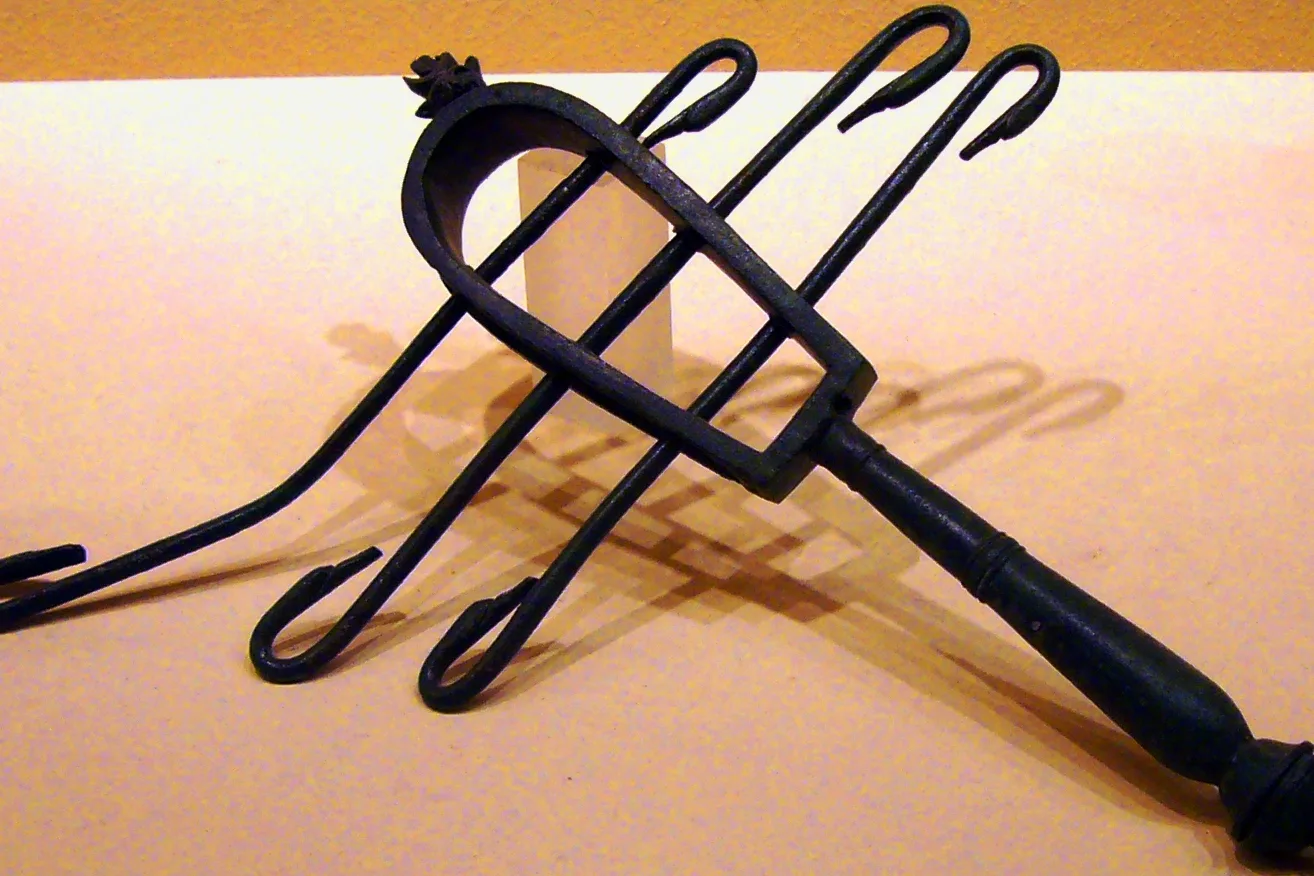 Drawing of a sistrum, a type of musical rattle